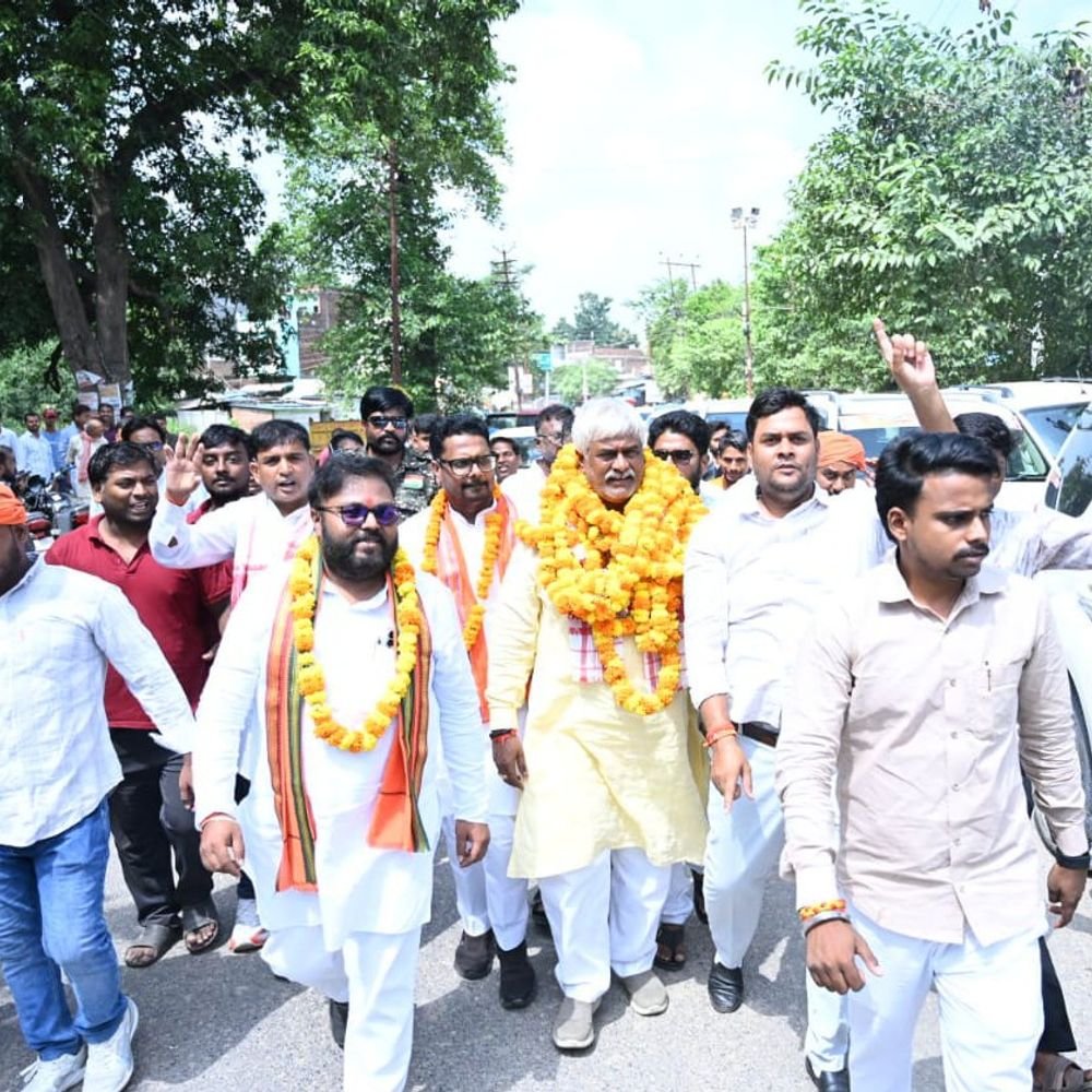 सिकंदरपुर में जिला प्रभारी का स्वागत:पूर्व जिलाध्यक्ष बोलें- संगठन को मिलेगी नई दिशा और ऊर्जा