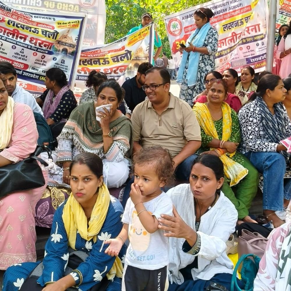 ईको गार्डन में सीएचओ का धरना:स्थायीकरण और पीबीआई को वेतन में मर्ज करने की मांग