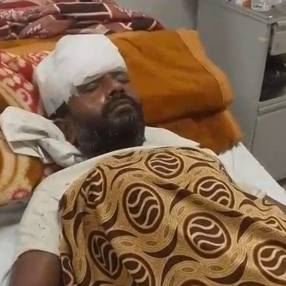 खेत में सब्जी की रखवाली कर रहे किसान पर हमला:लखनऊ में चोरी का विरोध करने पर लाठी-डंडों से पीटा, अस्पताल में भर्ती