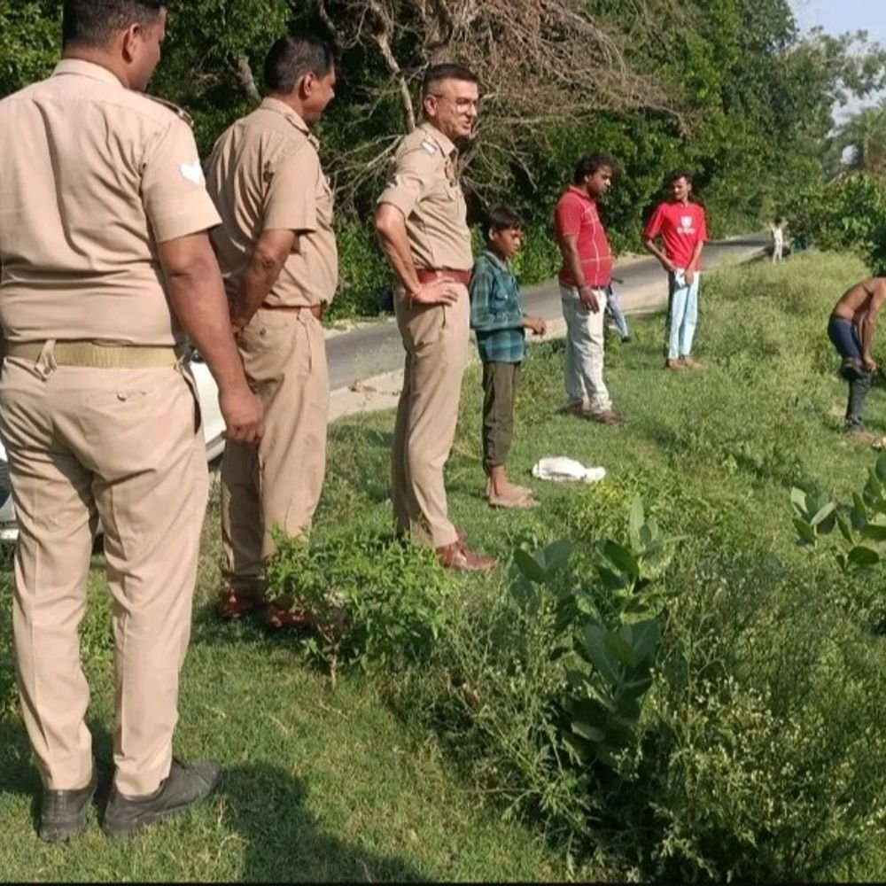 नहर में कूदकर बुजुर्ग महिला ने दी जान:बेटी से मिलकर घर लौट रही थीं, पुलिस ने गोताखोरों की मदद से बाहर निकाला