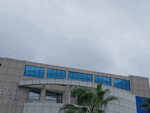 आजमगढ़ में निकली बादलों वाली धूप:5 दिन से बदल रहा है मौसम का मिजाज, 34 डिग्री पहुंचा तापमान, रात को हुआ मौसम नम