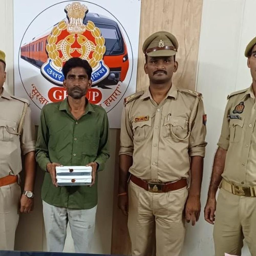 GRP ने महंगे मोबाइल के साथ शातिर चोर को दबोचा:ट्रेन धीमी होते ही यात्रियों को बनाता था निशाना, जेल भेजा