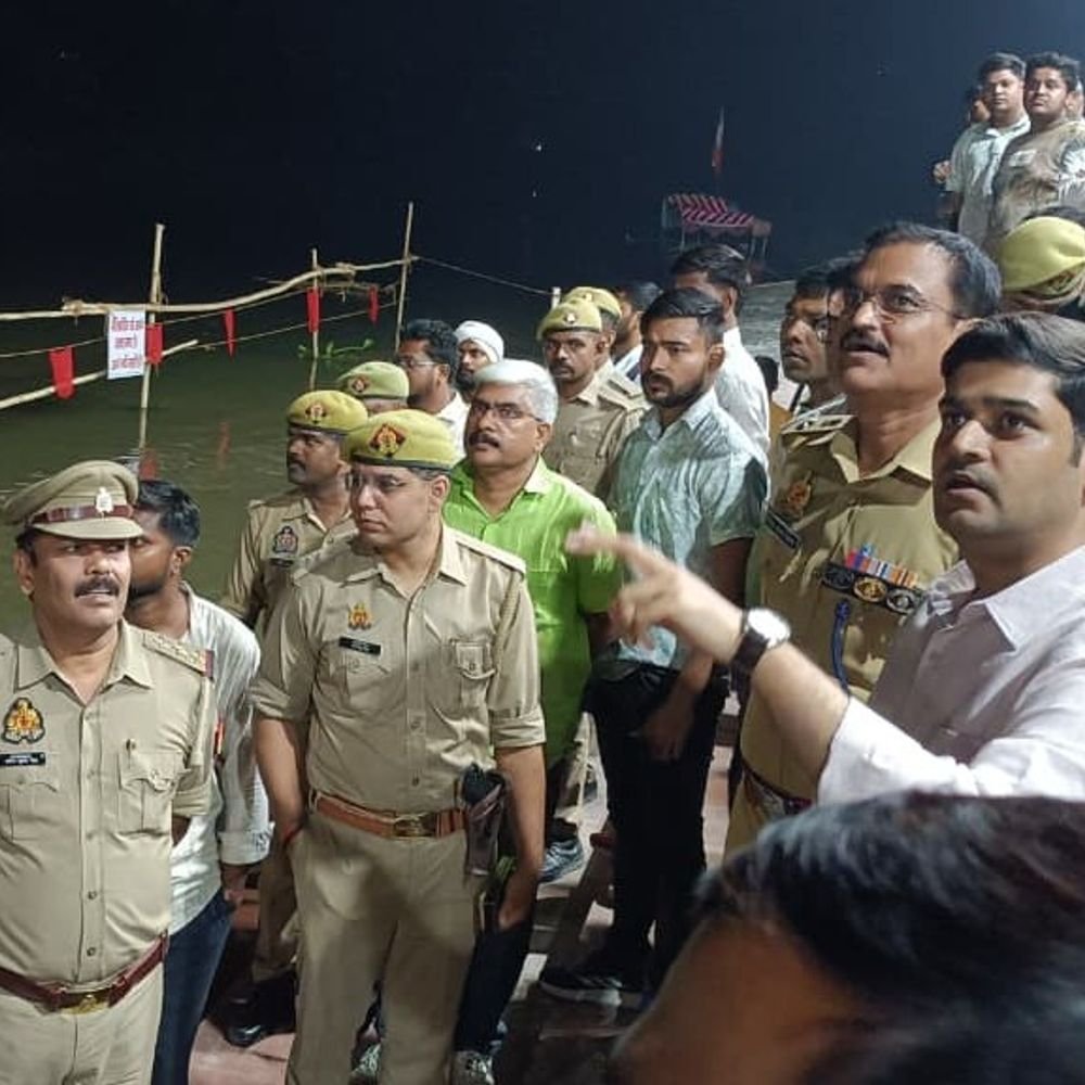 दसई पोखरा में 35 फीट के रावण का दहन:देर रात से मूर्ति विसर्जन शुरू, डीएम ने घाटों का जायजा लिया