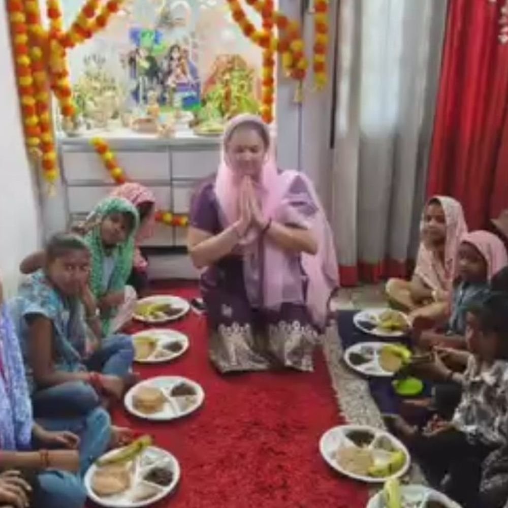 नवरात्र के अंतिम दिन घरों होगा कन्या पूजन:रामनवमी पर मां दुर्गा के नौ रूपों की आराधना के बाद कन्या पूजन की तैयारी