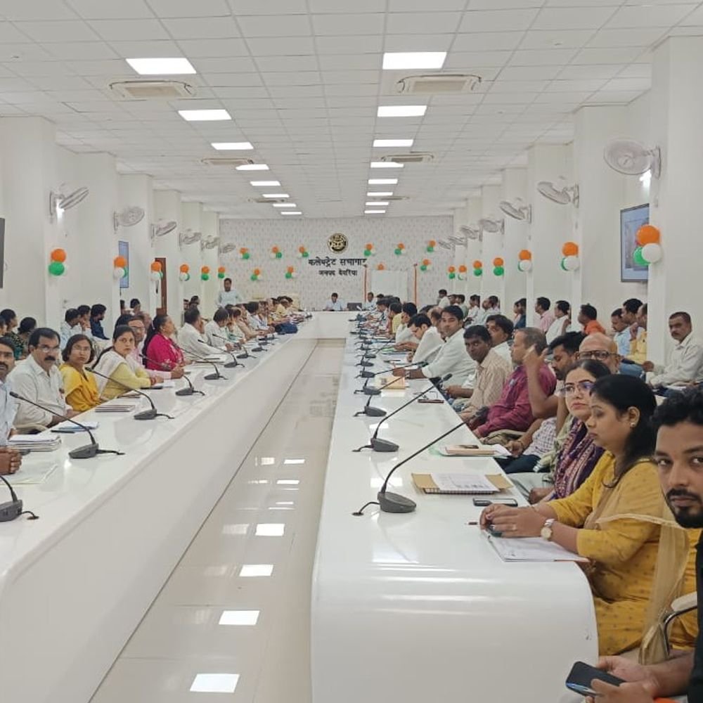 पथरदेवा में सेवा संकल्प अभियान:कृषि मंत्री ने लाभार्थियों को बांटे योजनाओं के लाभ, गर्भवती महिलाओं को पुष्टाहार