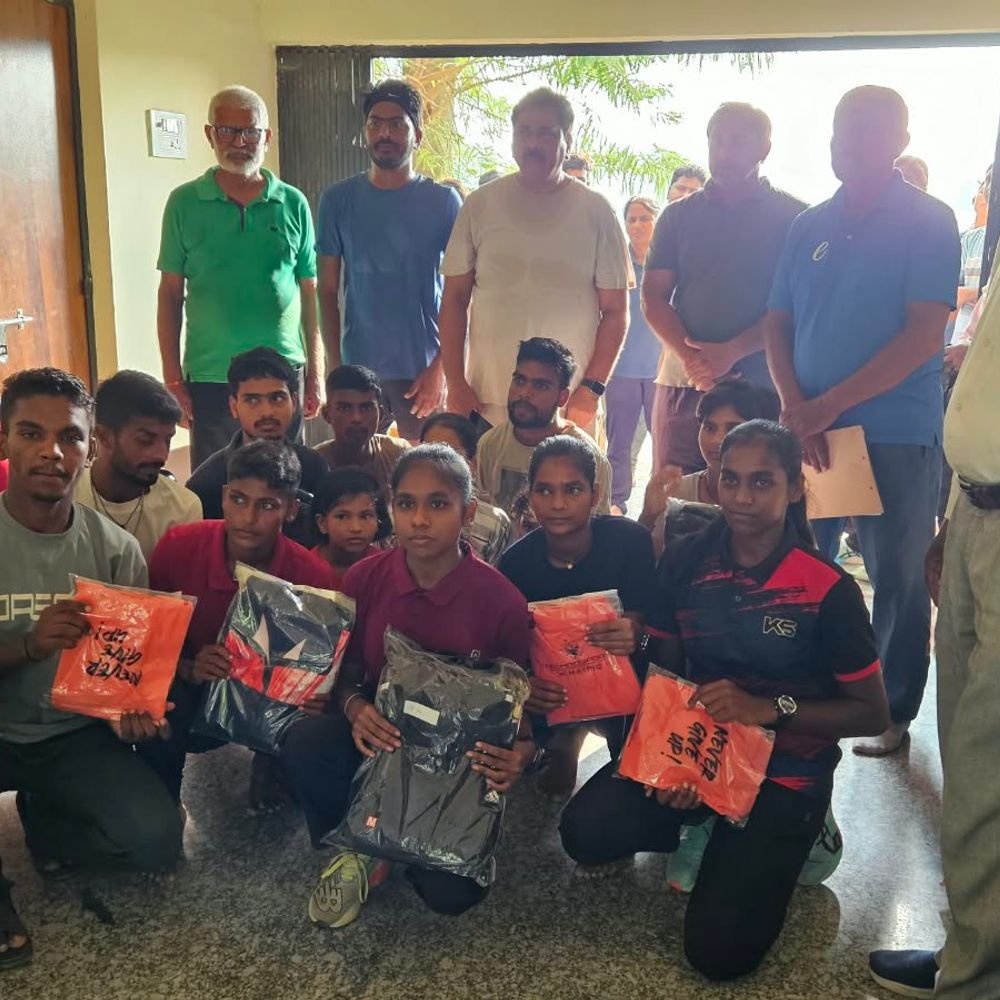 मऊ में गांधी जयंती पर वॉक रेस,उत्सव और रोमी जीते:120 खिलाड़ियों ने लिया हिस्सा, विजेताओं को किया सम्मानित