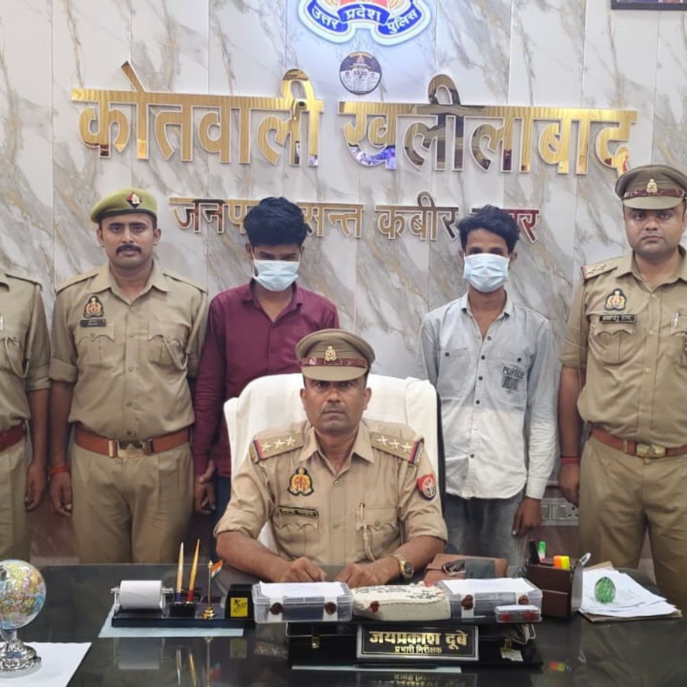 संतकबीरनगर पुलिस ने दो चरस तस्करों को पकड़ा:गोरखपुर से बस्ती जा रहे थे, 1 किलो चरस और बाइक मिली
