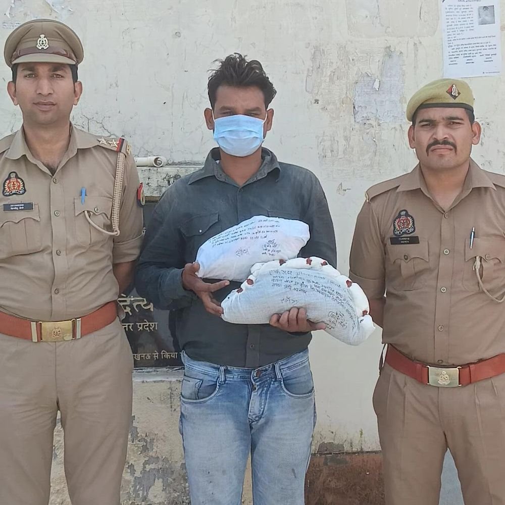 आगरा में राहगीरों को गांजा बेचता सौरभ गिरफ्तार:1.161 किलो गांजा बरामद, पुलिस सप्लायर की तलाश में जुटी