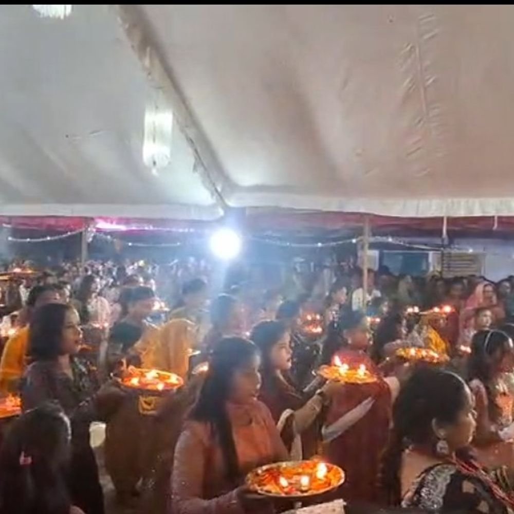 श्रावस्ती में 101 थालों से कन्याओं ने की महाआरती:शारदीय नवरात्रि की महाअष्टमी पर गूंजे दुर्गा पंडाल, मां महागौरी की हुई पूजा