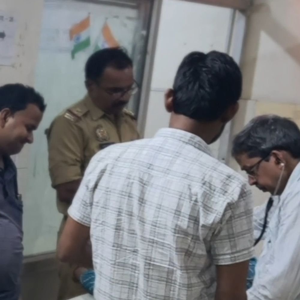 कानपुर में संदिग्ध हालत में महिला का शव मिला:सिर पर चोट के निशान, बैग में आधार-पैन कार्ड और बस टिकट; पहचान में जुटी पुलिस