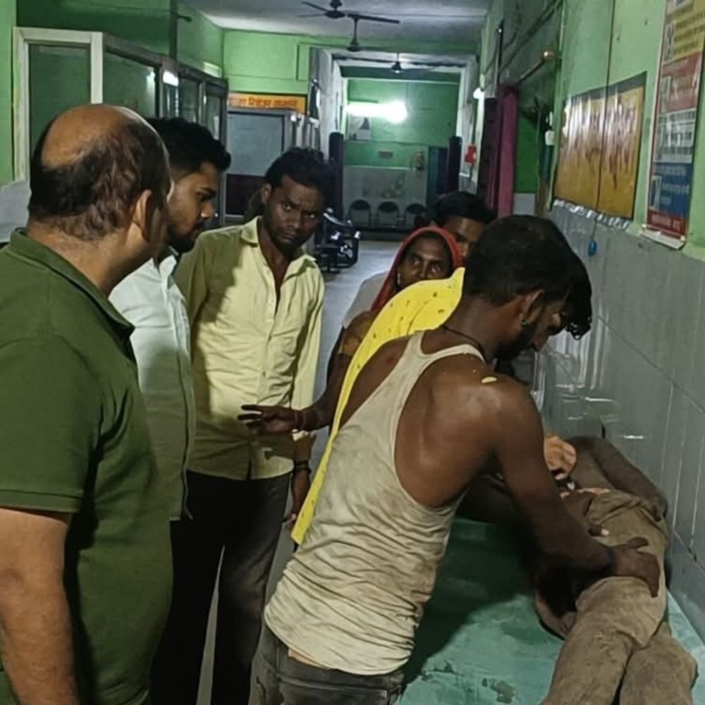 मछली के बंटवारे के विवाद में बांके से हमला:सीतापुर में एक युवक गंभीर घायल, बीच-बचाव करने पहुंचे पति-सास को भी धमकी