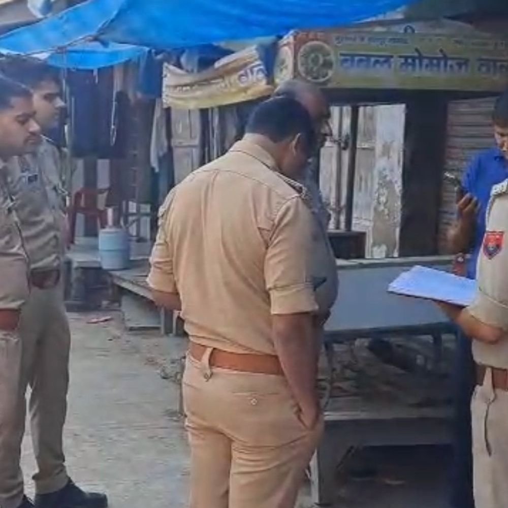 हाथरस में ATM तोड़कर नकदी चुराने की कोशिश:मशीन और सीसीटीवी कैमरा तोड़ा,