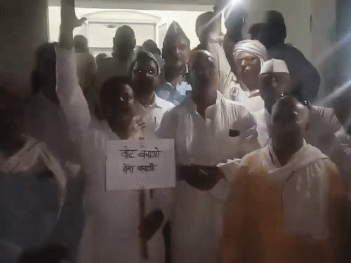 गोरखपुर में कांग्रेस का जोरदार प्रदर्शन:'वोट चोर गद्दी छोड़' यात्रा निकाल विपक्षी नेताओं की गिरफ्तारी का जताया विरोध