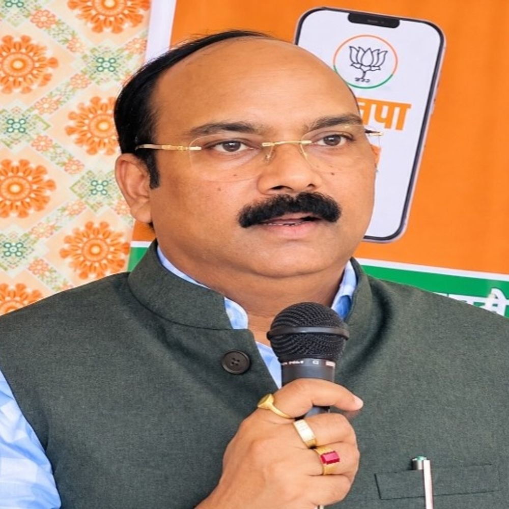 शाहजहांपुर सांसद ने युवक को भांजा मानने से किया इंकार:खुद को भांजा बताकर सपा में हुआ था शामिल, सांसद ने नकारा