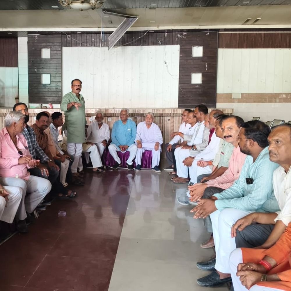 जालौन में सर्व ब्राह्मण समाज की बैठक:परशुराम मंदिर निर्माण पर मंथन, एंबुलेंस प्रस्ताव पर चर्चा