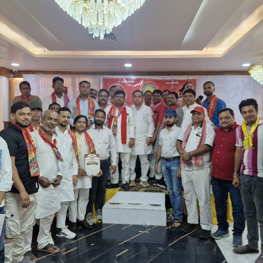 भाजपा छोड़ गौरव सोनी सपा में शामिल:इटावा में व्यापारियों ने भाजपा नीतियों के खिलाफ संघर्ष का संकल्प लिया, कई को मिली नई जिम्मेदारी