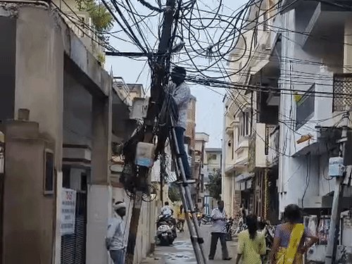 गोरखपुर में राप्तीनगर में 5 घंटे बिजली गुल रहेगी:नौसढ़ के आसपास के सभी क्षेत्र भी प्रभावित रहेंगे, सड़क चौड़ीकरण का काम होगा