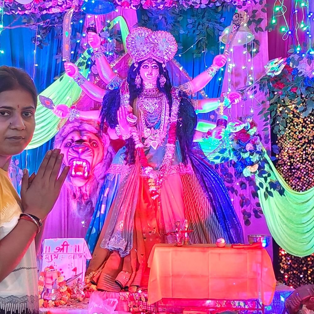 नवरात्रि पर मां महागौरी के दर्शन:पिपरायां में मां दुर्गा की आरती में उमड़ी भीड़, जयकारों के बीच झूमे श्रद्धालु