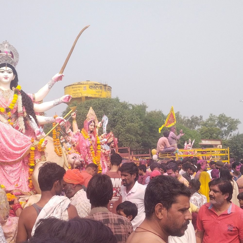 ललितपुर में धूमधाम से दुर्गा प्रतिमाओं का किया गया विसर्जन:डीजे और ढोल नगाड़ों की धुन पर लगे जयकारे, भक्तों ने नम आंखों से दी विदाई