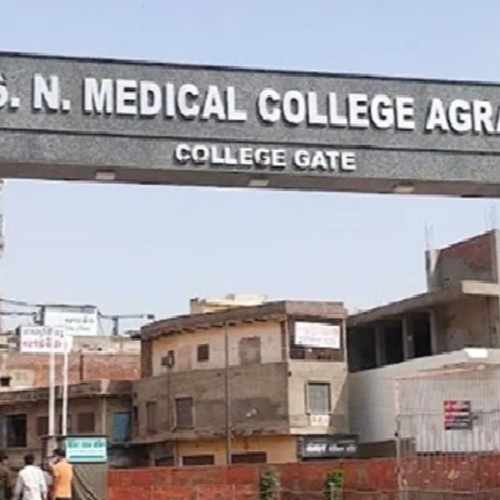 एसएन मेडिकल कॉलेज से कैदी फरार हुआ था कैदी:पुलिसकर्मियों की थी लापरवाही, सबूत न मिलने से सिपाही हुए बरी