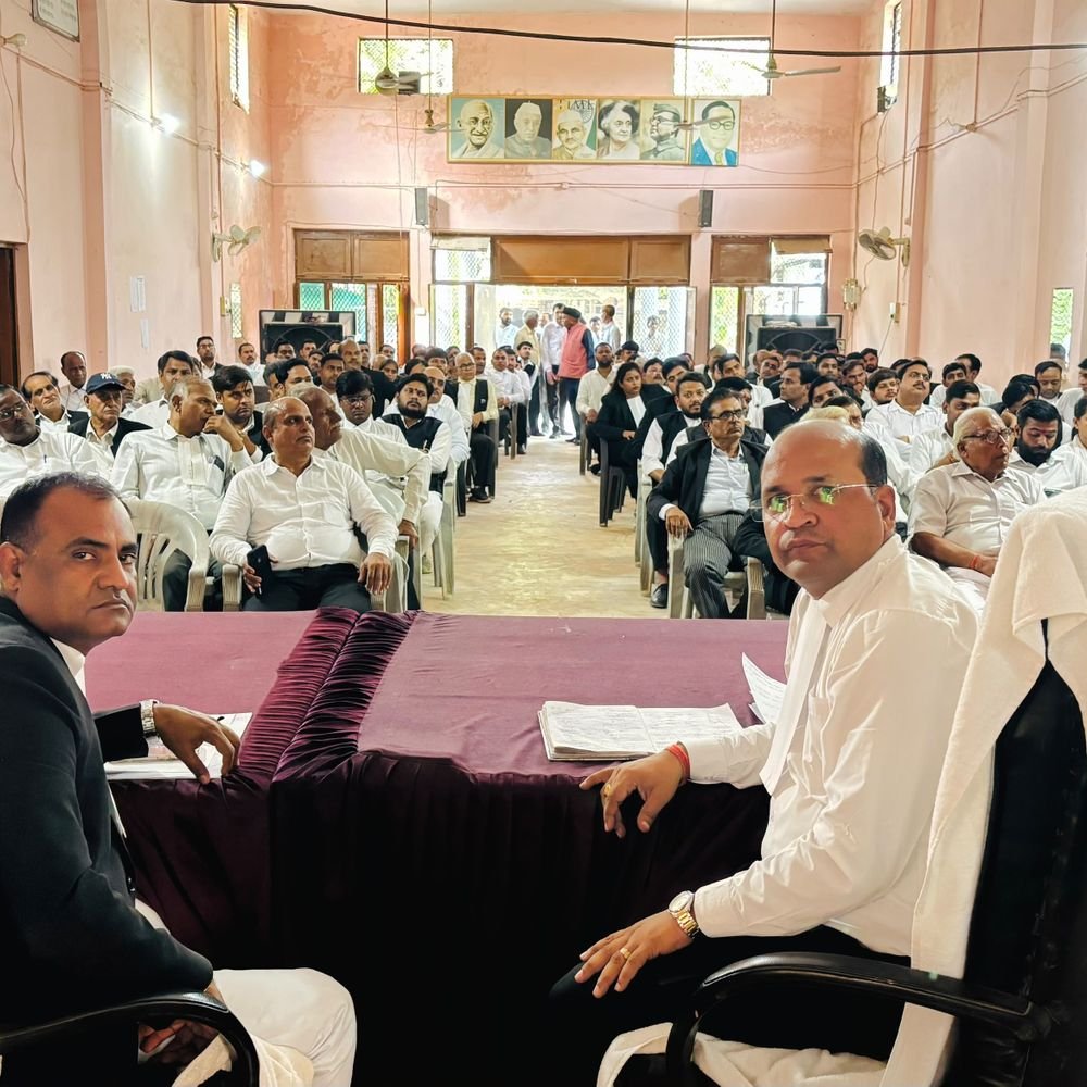 मैनपुरी में अधिवक्ताओं ने जेएम प्रथम न्यायालय का बहिष्कार किया:न्यायाधीश के व्यवहार और गलत आदेशों से नाराज होकर 8-9 अक्टूबर को नहीं करेंगे काम