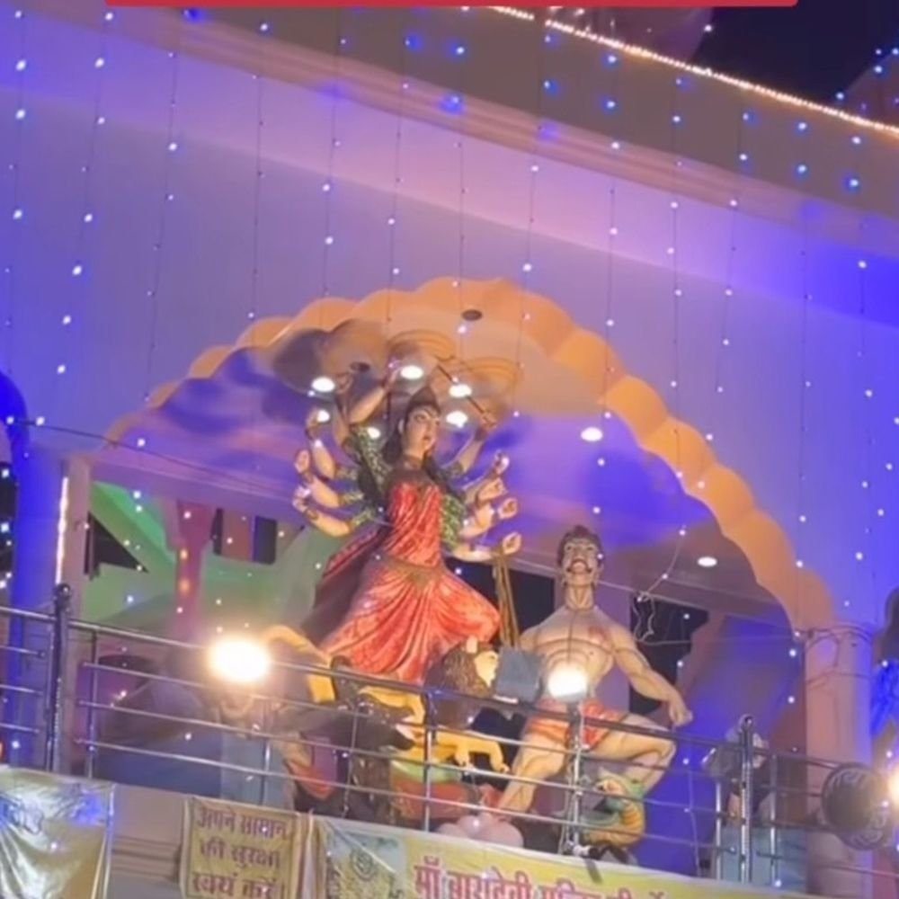 बारादेवी मंदिर में उमड़ी भीड़:नवरात्र के पहले दिन मां के दर्शन को पहुंचे श्रद्धालु, पुलिस तैनात