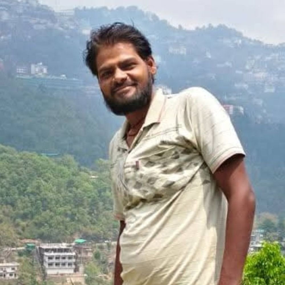 हाथरस में अज्ञात वाहन ने बाइक सवार युवक को रौंदा:बाइक सवार की मौके पर मौत, पुलिस ने शव पोस्टमार्टम के लिए भेजा