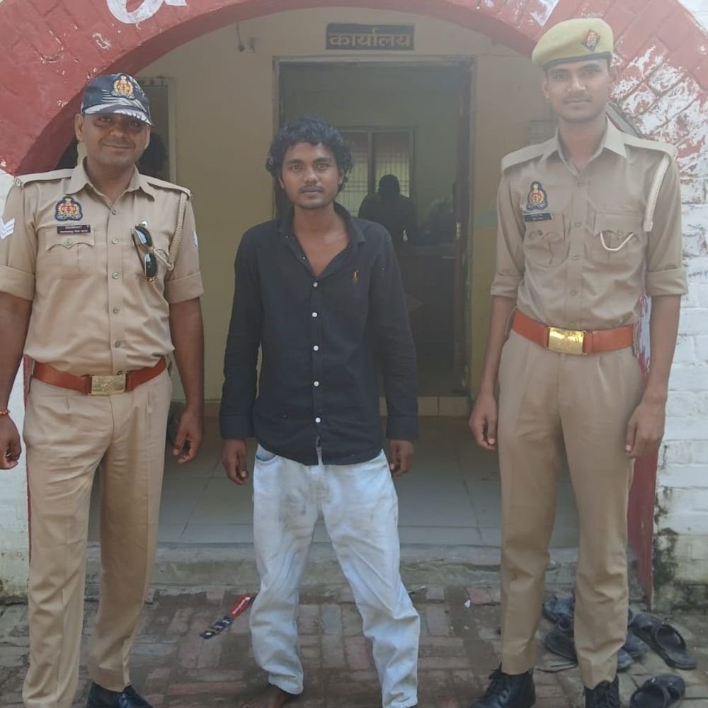 नाबालिग से दुष्कर्म का आरोपी गिरफ्तार:देवरिया में हनुमान मंदिर चौराहे से पकड़ा गया, पॉक्सो एक्ट की धाराएं बढ़ीं