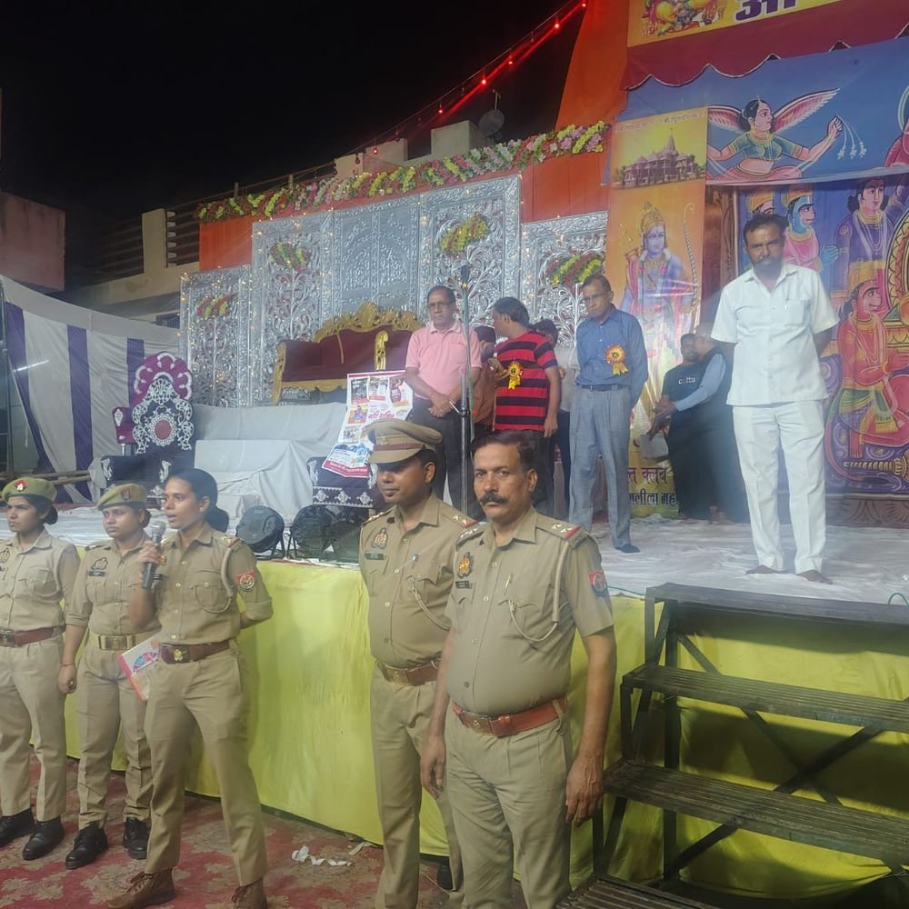 रामलीला में महिला सुरक्षा का संदेश:मिशन शक्ति के तहत पुलिस ने महिलाओं को अधिकारों के प्रति किया जागरूक