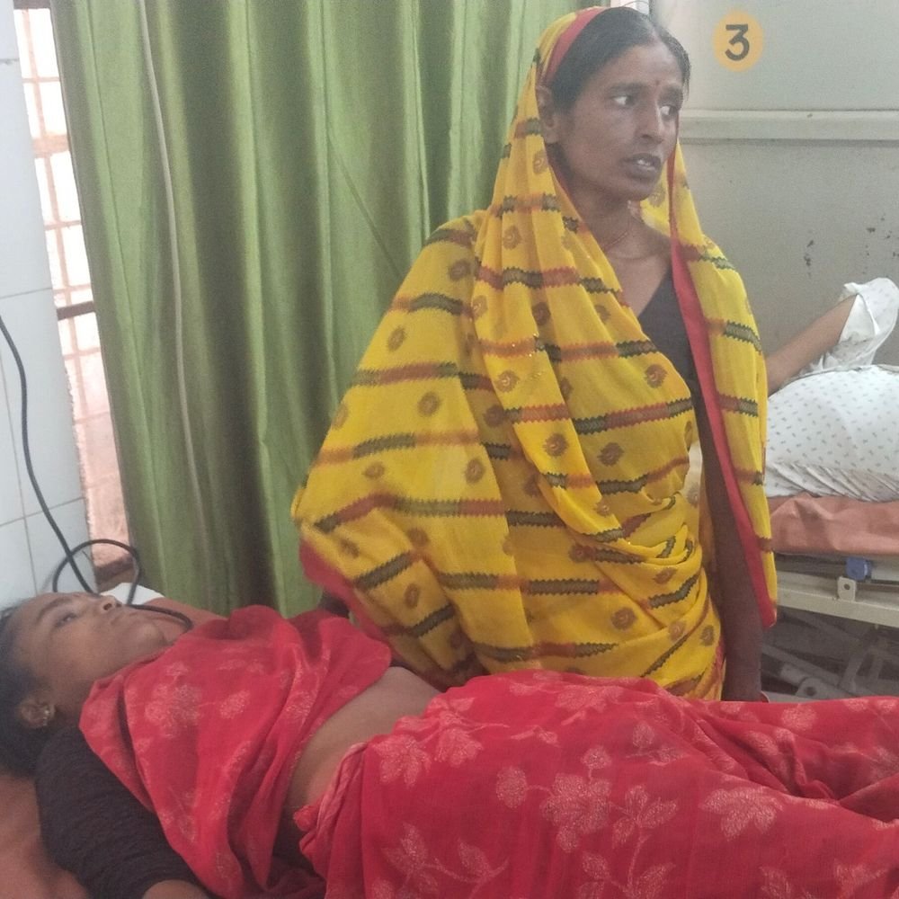 ललितपुर में महिला सहित तीन लोगों को सांप ने डसा:अलग-अलग गांवों में तीन की हालत बिगड़ी, मेडिकल कॉलेज में भर्ती