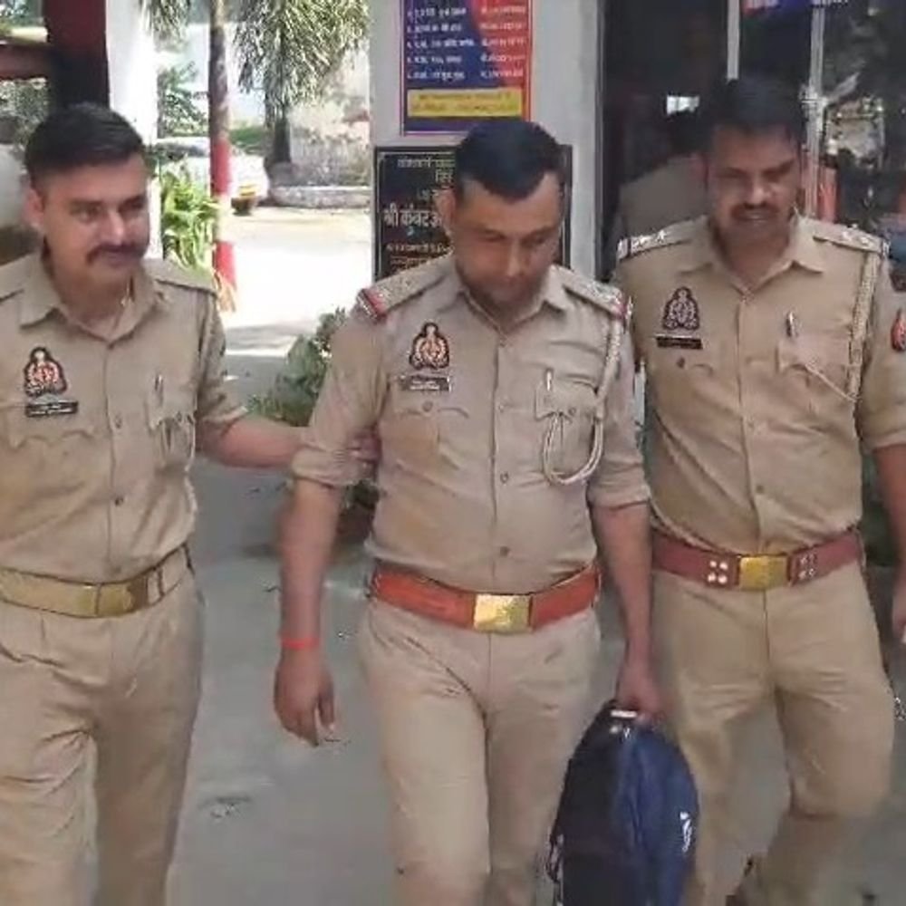 कन्नौज में फर्जी दरोगा गिरफ्तार:6 महीने से किराए पर रह रहा था, कानपुर में भी पकड़ा गया था, लोगों पर गांठता था रौब