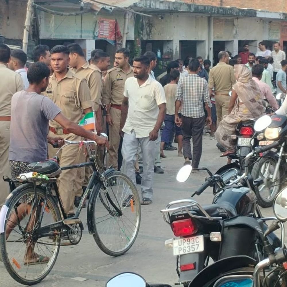 सीतापुर में स्कॉर्पियो की टक्कर से बाइक क्षतिग्रस्त:विवाद में 5 घायल, कार सवारों पर धारदार हथियार से हमला करने का आरोप