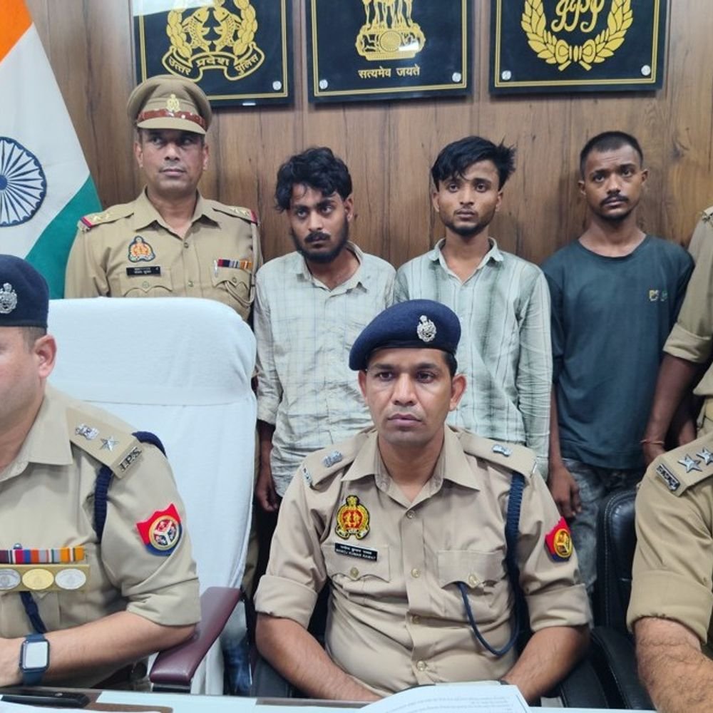 संभल में दिव्यांग दंपती से लूट के तीन आरोपी गिरफ्तार:एक नाबालिग भी पकड़ा, पुलिस ने 4 घटनाओं का खुलासा कर जेल भेजा