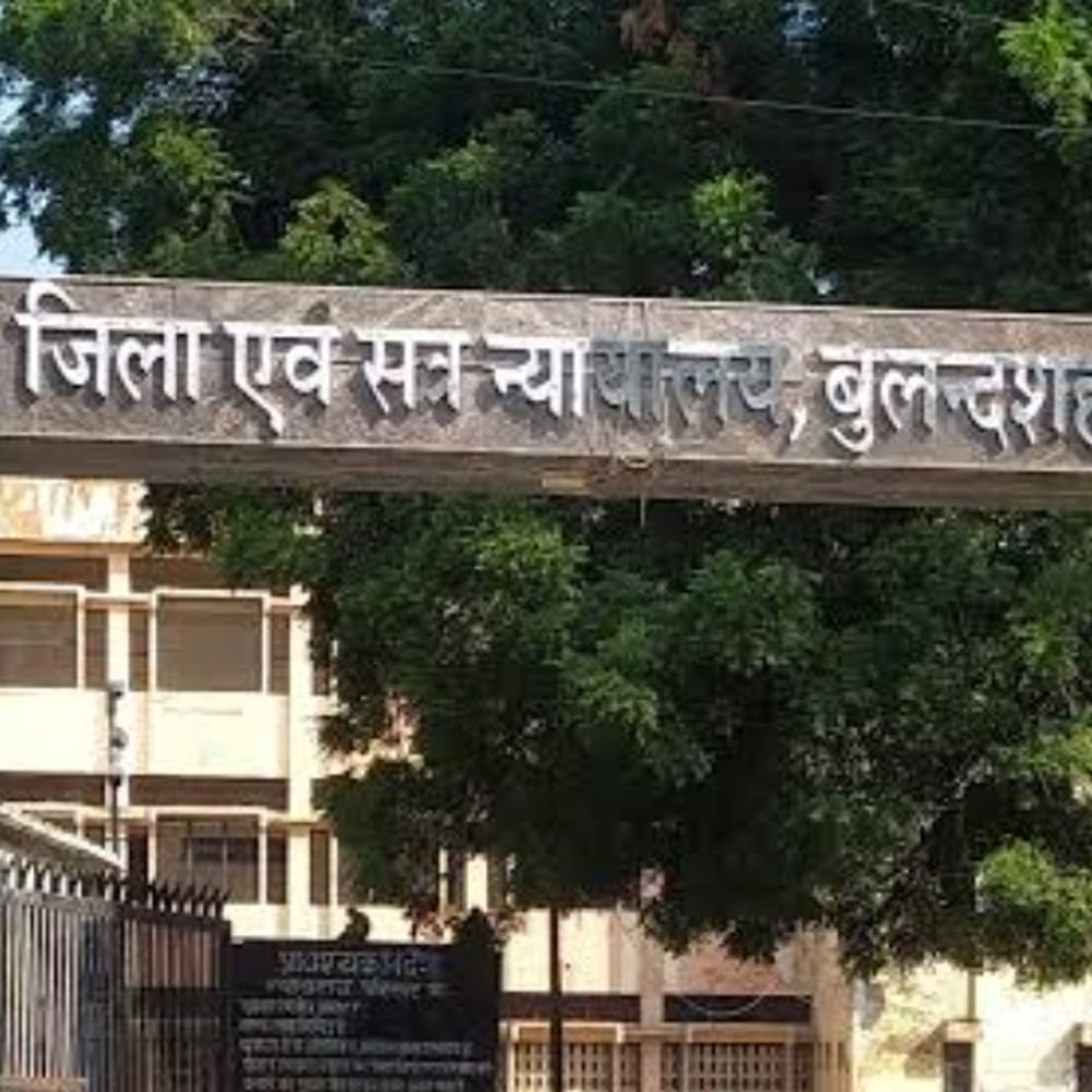 बुलंदशहर में एनडीपीएस का आरोपी पुलिस को चकमा देकर फरार:कोर्ट परिसर से भागा, पुलिस की टीमें तलाश में जुटीं