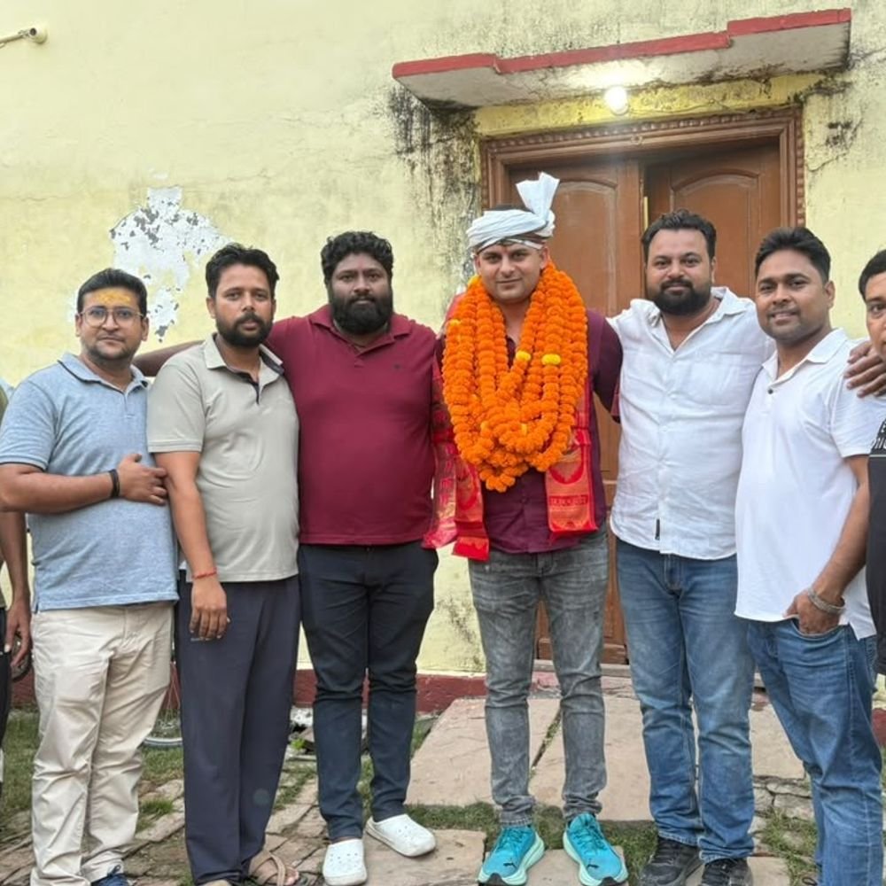 योगेश सिंह CRPF में बने असिस्टेंट कमांडेंट:गांव लौटने पर ढोल-नगाड़ों से जोरदार स्वागत