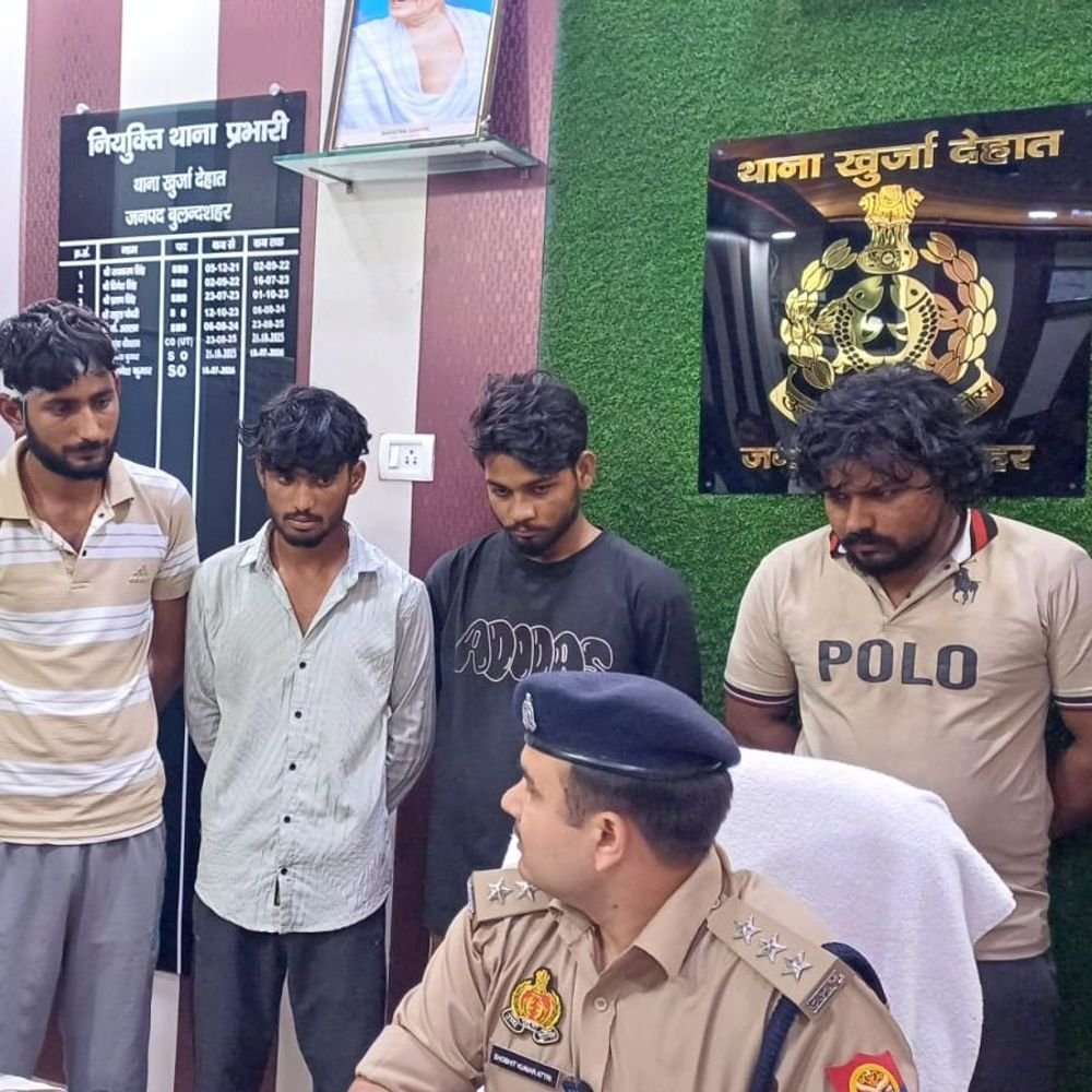 फर्जी पेमेंट ऐप से ठगी करने वाले 4 गिरफ्तार:बुलंदशहर में व्यापारियों को 'पेमेंट डन' का मैसेज दिखाकर करते थे ठगी