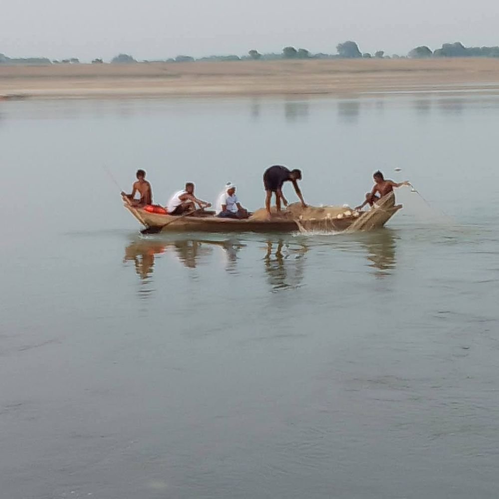 बांदा में यमुना नदी में डूबा किशोर:नहाते समय गहरे पानी में डूबा, पिता के साथ मेले में गुलाब लच्छी बेचने आया था