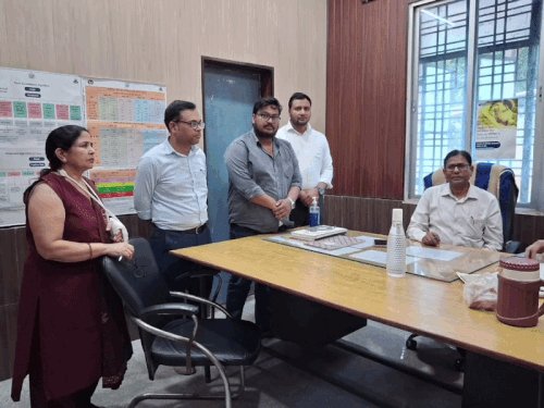 आजमगढ़ CMO औचक निरीक्षण:जिगनी और मेंहनगर में कई कर्मचारी मिले अनुपस्थित, स्पष्टीकरण तलब