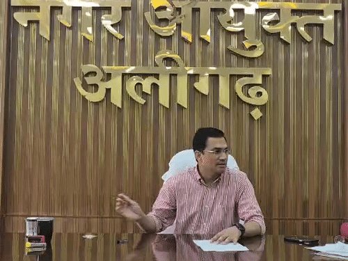 अलीगढ़ में तैयार बड़े प्रोजेक्ट अब लोकार्पण की कतार में:नगर आयुक्त बोले-सीएम ग्रिड के तीनों चरणों में सड़कें बदलीं,इस साल न बड़ा जलभराव हुआ, न पेयजल संकट