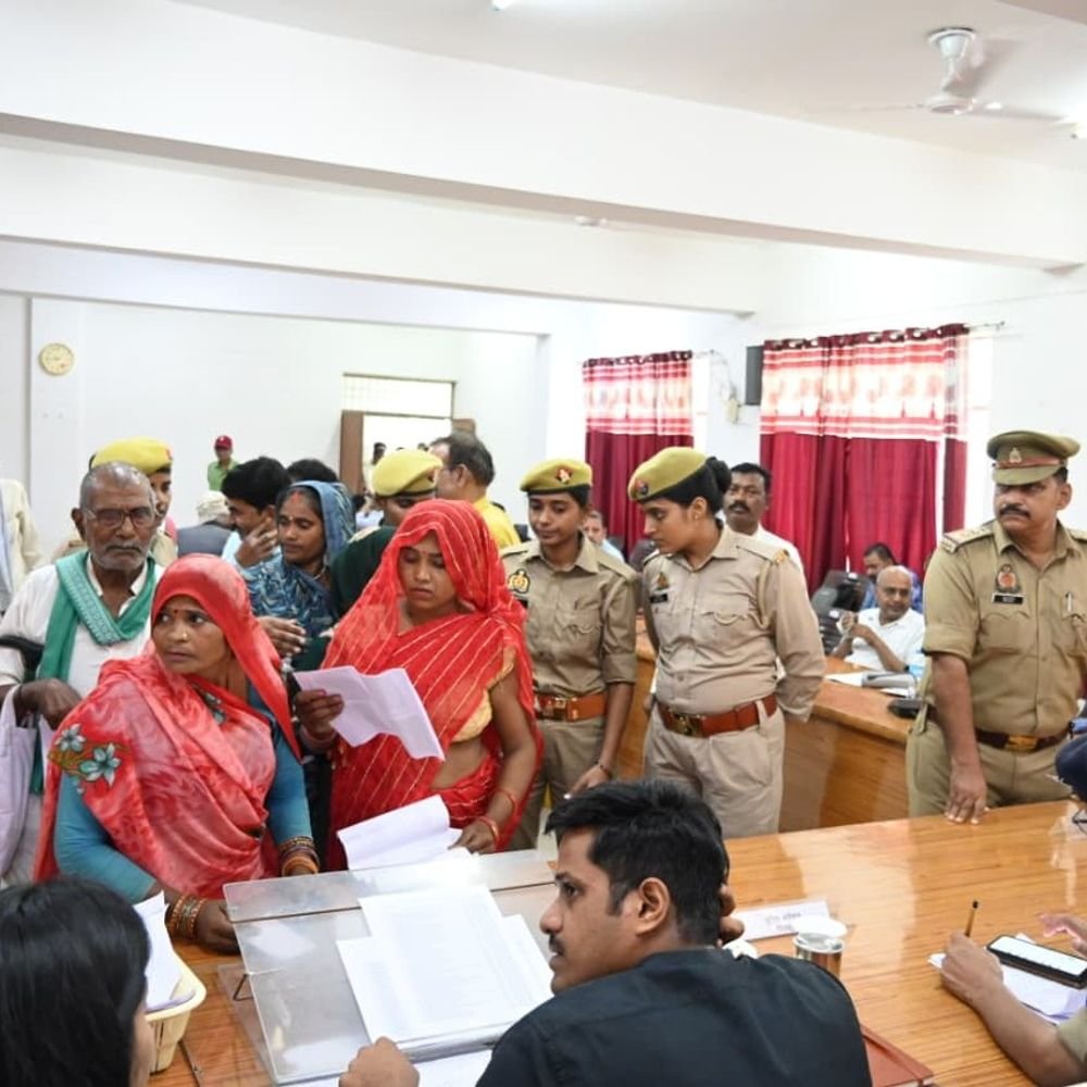 चित्रकूट में पिंक समाधान दिवस में 116 शिकायतें मिलीं:14 का मौके पर समाधान, चकरोड, आवासीय भूमि और बिजली बिल की समस्याएं ज्यादा रहीं