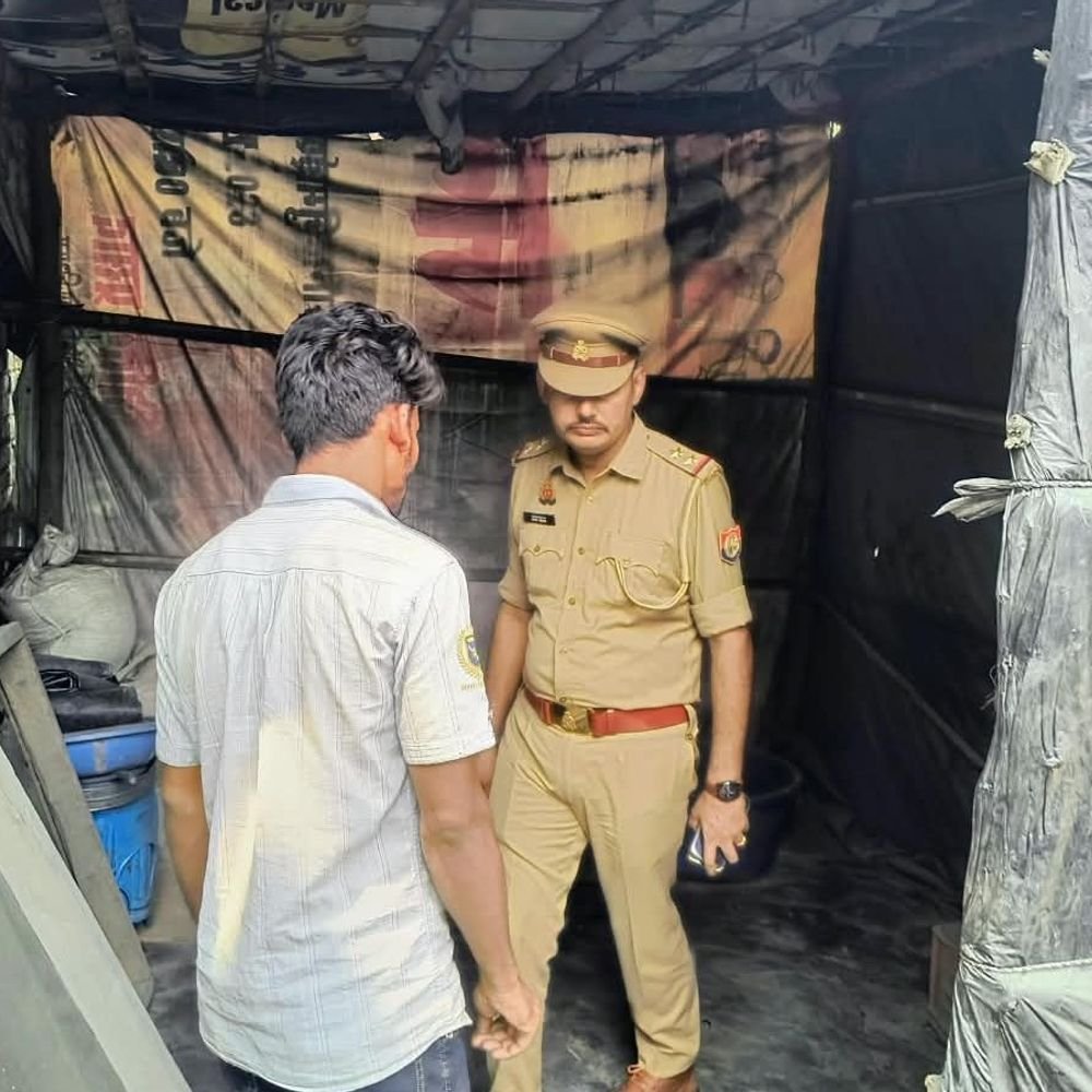 पटाखा प्रतिष्ठानों की अग्नि सुरक्षा जांच:बिजनौर में छह स्थानों का निरीक्षण, 38 लोगों को दिया सुरक्षा प्रशिक्षण