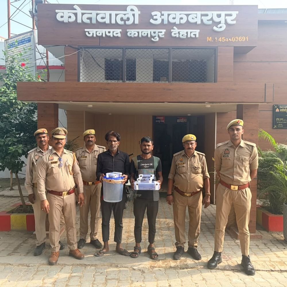 20 हजार के इनामी आरोपी को पुलिस ने पकड़ा:कानपुर देहात में 60 हजार नकद, जेवर और तमंचा बरामद