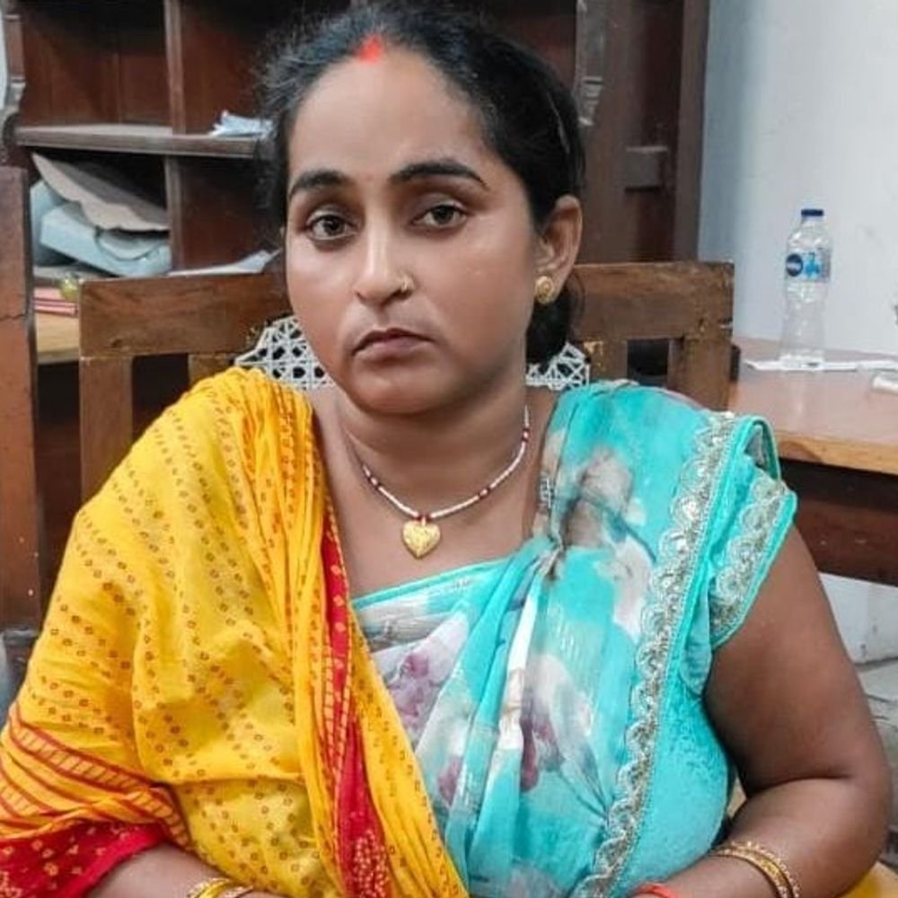 कौशांबी में 15 हजार की रिश्वत लेते आंगनबाड़ी कार्यकत्री गिरफ्तार:सहायिका की नौकरी के लिए मांगे थे 35 हजार, पहली किस्त लेते पकड़ी गई