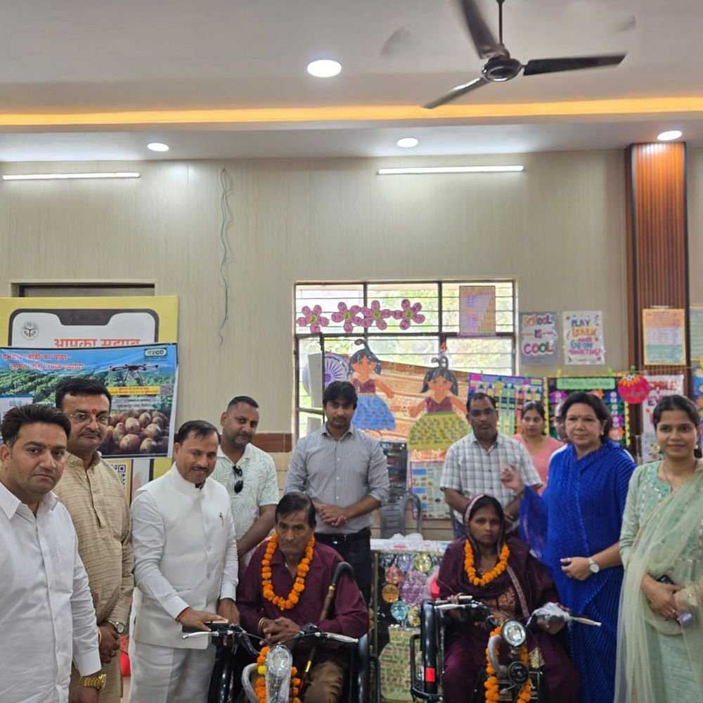 हापुड़ में 52 दिव्यांगों को मिले मुफ्त सहायक उपकरण:सेवा संकल्प अभियान में नुक्कड़ नाटक और स्वास्थ्य शिविर भी लगे