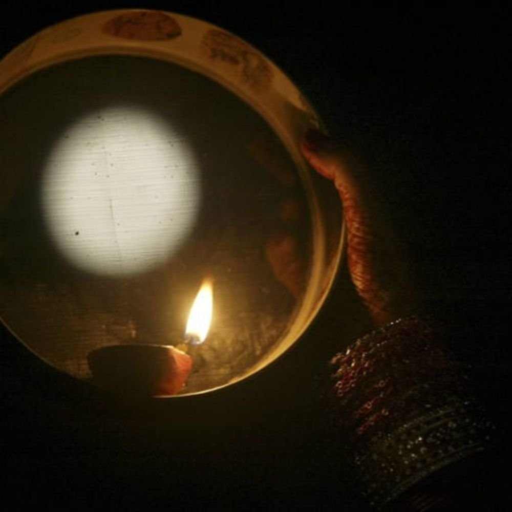 शाम 5:36-6:53 बजे तक करवाचौथ पूजा का शुभ मुहूर्त:रात 8:10 से 8:14 बजे के बीच चंद्रोदय का अनुमान