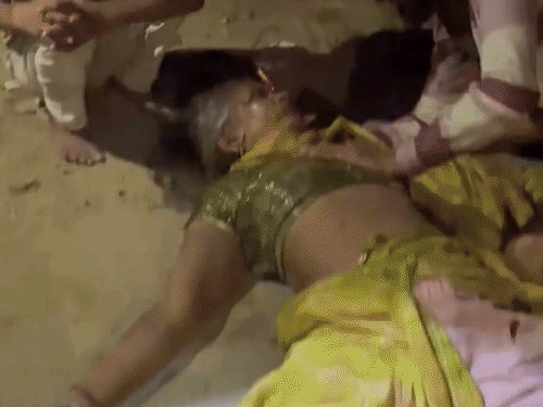 दुकान पर विवाद के बाद महिला की मौत:बदायूं में फेफड़े फटने से गई जान, 5 पर हत्या-डकैती की कोशिश का केस