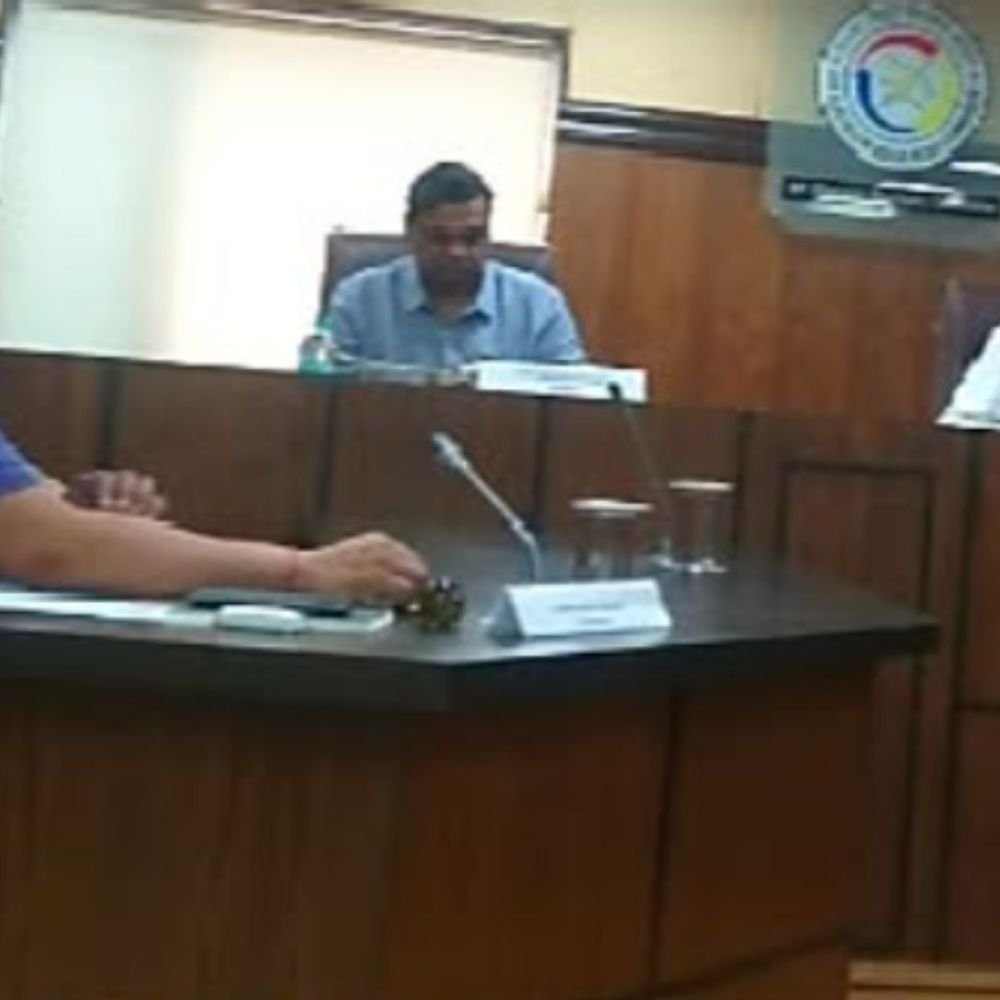 अडानी को लाइसेंस देने से पहले वित्तीय क्षमता जांचें:नोएडा डेटा-सेंटर के लिए बिजली लाइसेंस देने का विरोध, 63 करोड़ की इक्विटी का मांगा हिसाब