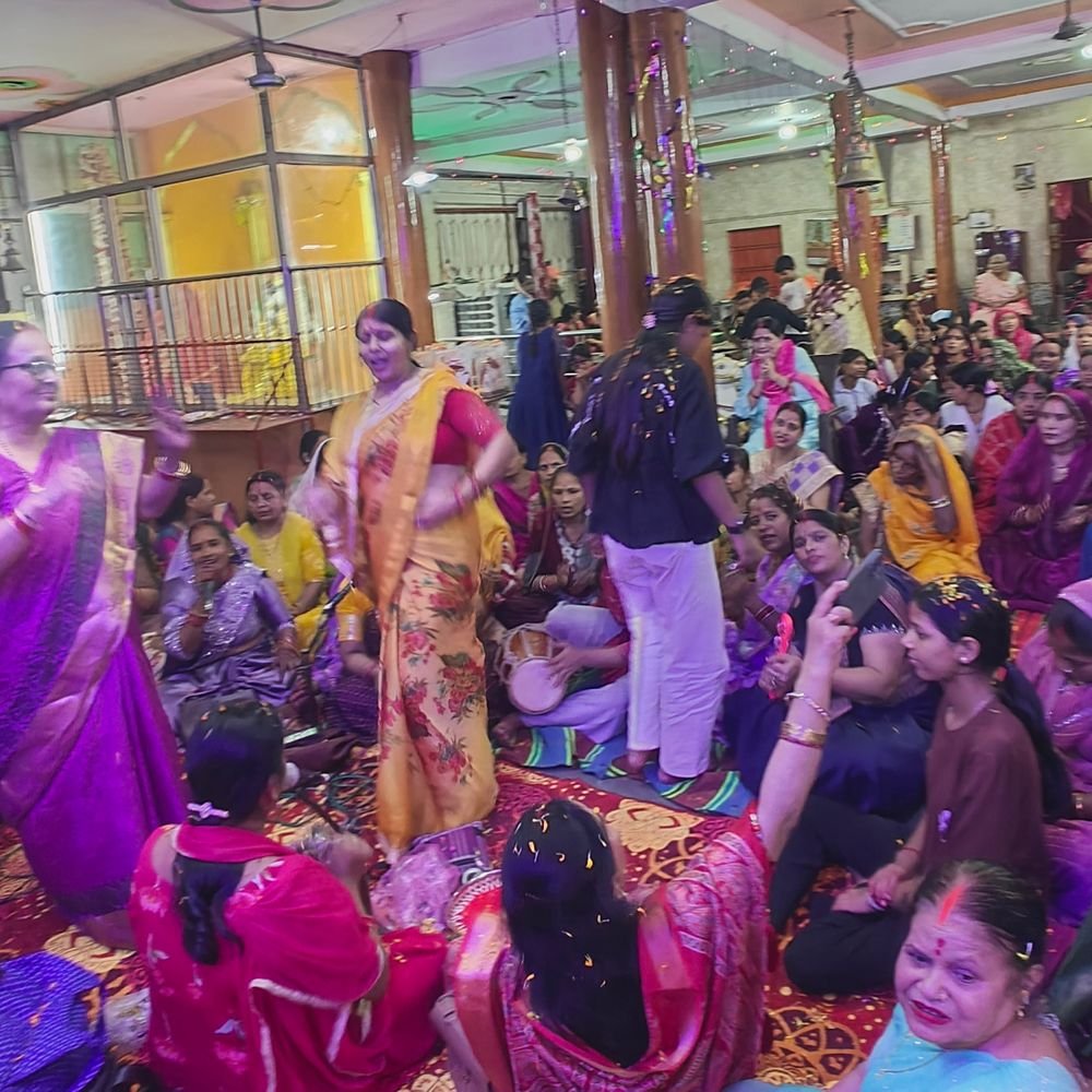 लखनऊ में एकादशी पर महिला मंडल ने किया भजन-कीर्तन:15 साल से हो रही आराधना, नई पीढ़ी को जोड़ने के मकसद से भंडारा भी हुआ