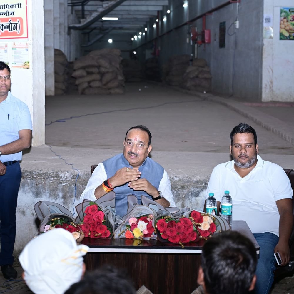 मंत्री दिनेश प्रताप सिंह ने किसानों से किया संवाद:आलू भंडारण और उचित दाम पर चर्चा, सुनीं समस्याएं