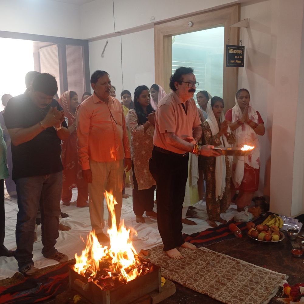 लघु उद्योग निगम में माता रानी की पूजा:नवरात्रि के छठे दिन निगम परिसर में पूजा-अर्चना, अधिकारियों और कर्मचारियों ने किया हवन